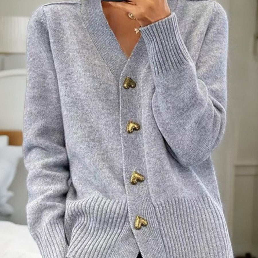 Leonie | Damen V-Ausschnitt Strick-Cardigan mit Herzknöpfen Relaxed Fit