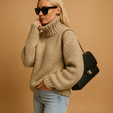 Damen Rollkragenpullover aus dicker, lässiger Strickware in elegantem neutralen Farbton